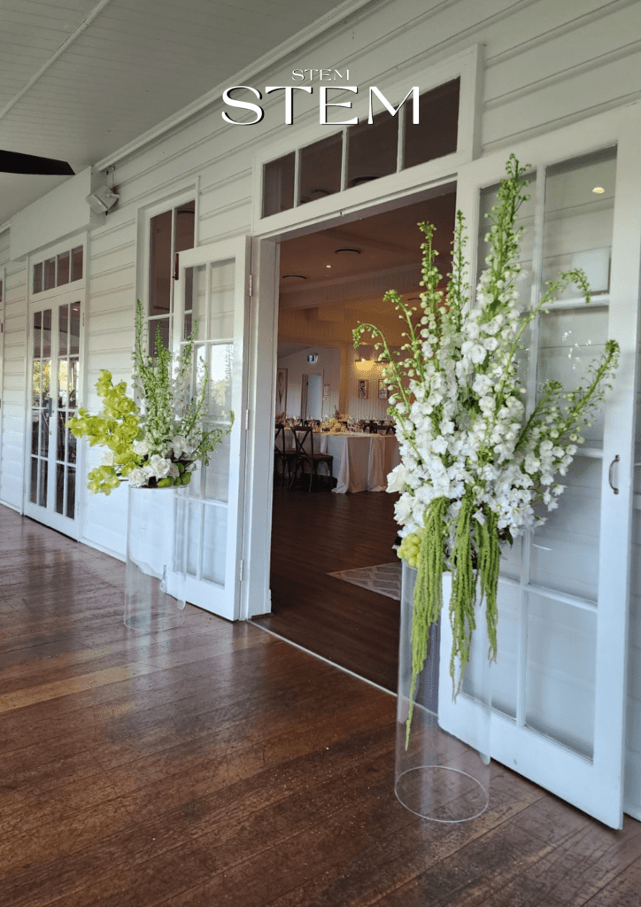 Wedding flowers at Hillstone St Lucia – Stem Design creates elegant wedding flowers and event flowers Brisbane with timeless Queensland charm.